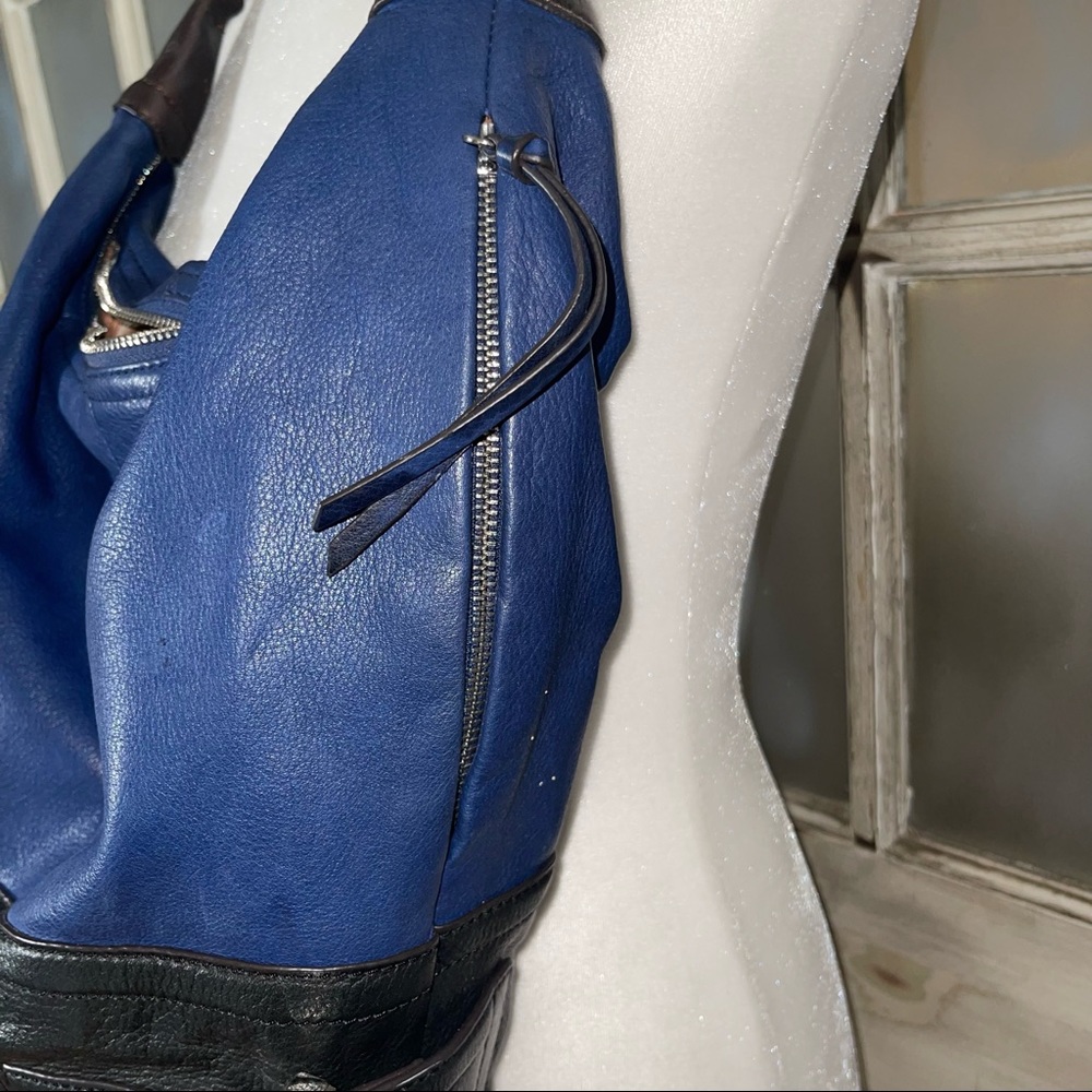 B. Makowsky bucket bag leather blue/black - Picture 4 of 13